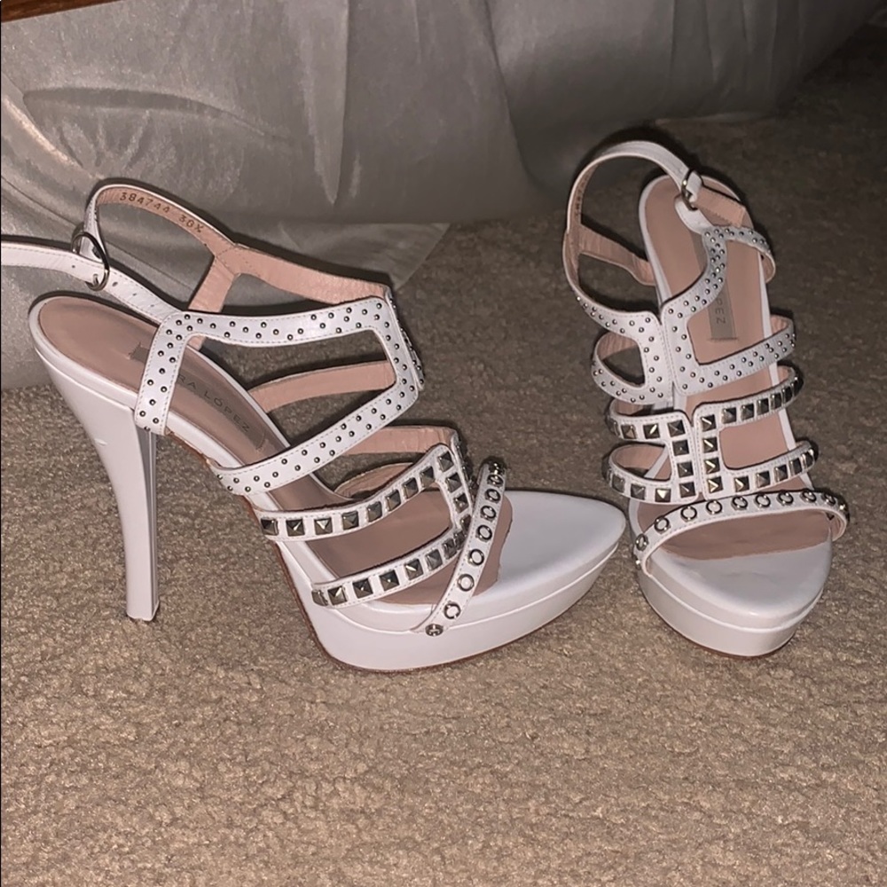 NEW W/O BOX: Pura Lopez white platform heel